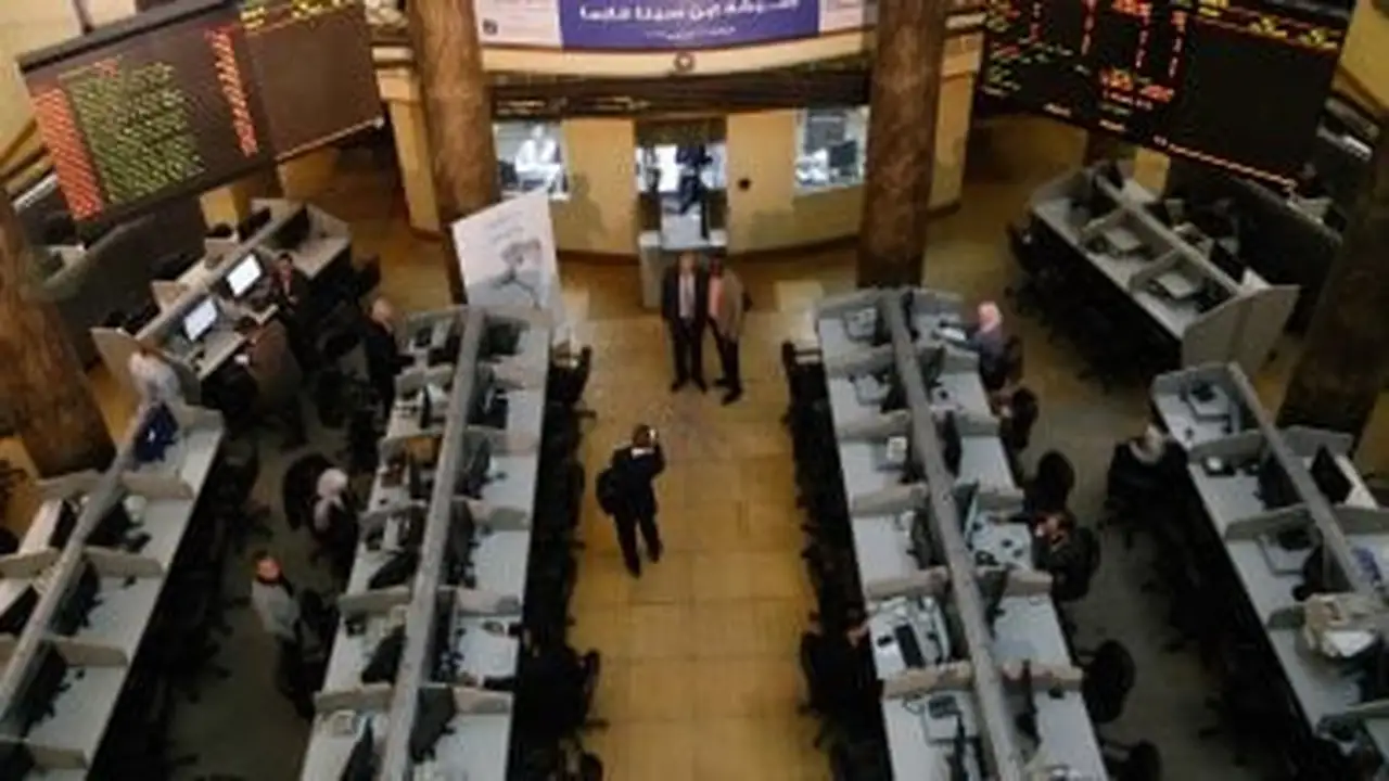 أسعار الأسهم في البورصة المصرية تتراجع مع بداية الأسبوع وتؤثر على المستثمرين